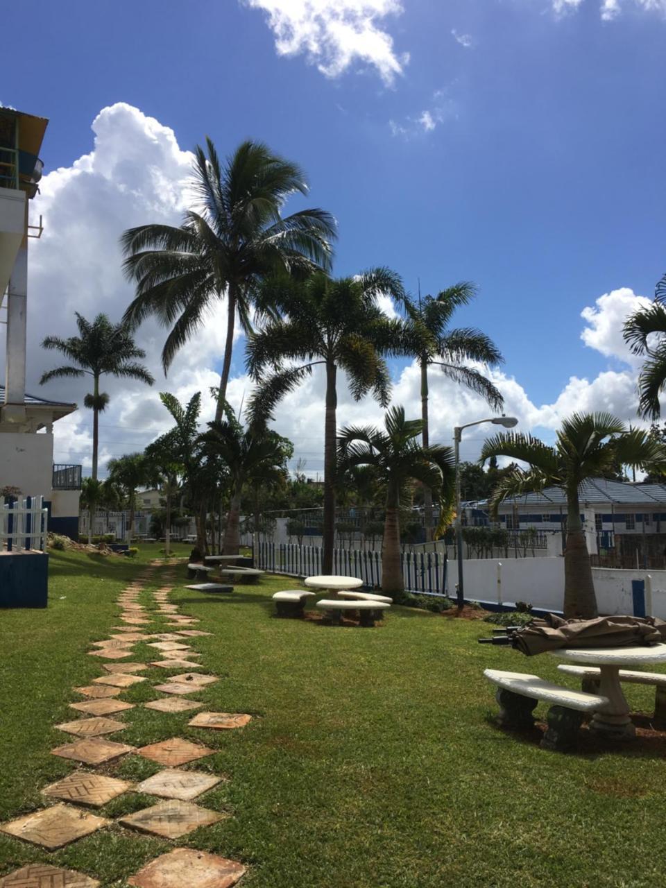 Tropics View Jamaica Hotel Hatfield ภายนอก รูปภาพ